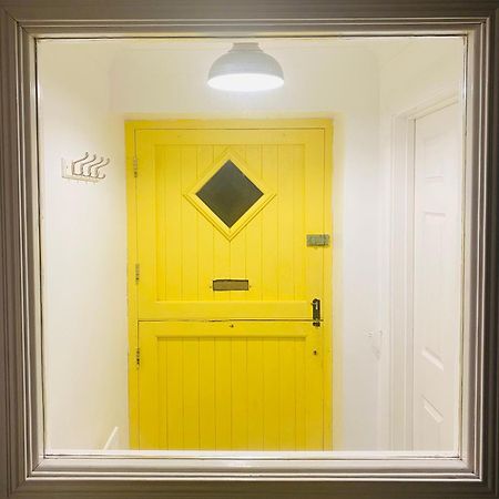 Yellow Door Cottage Moville Esterno foto